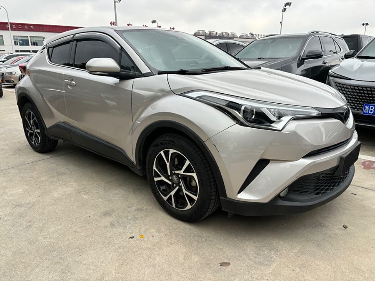 2020年10月豐田 C-HR  2020款 2.0L 領(lǐng)先版