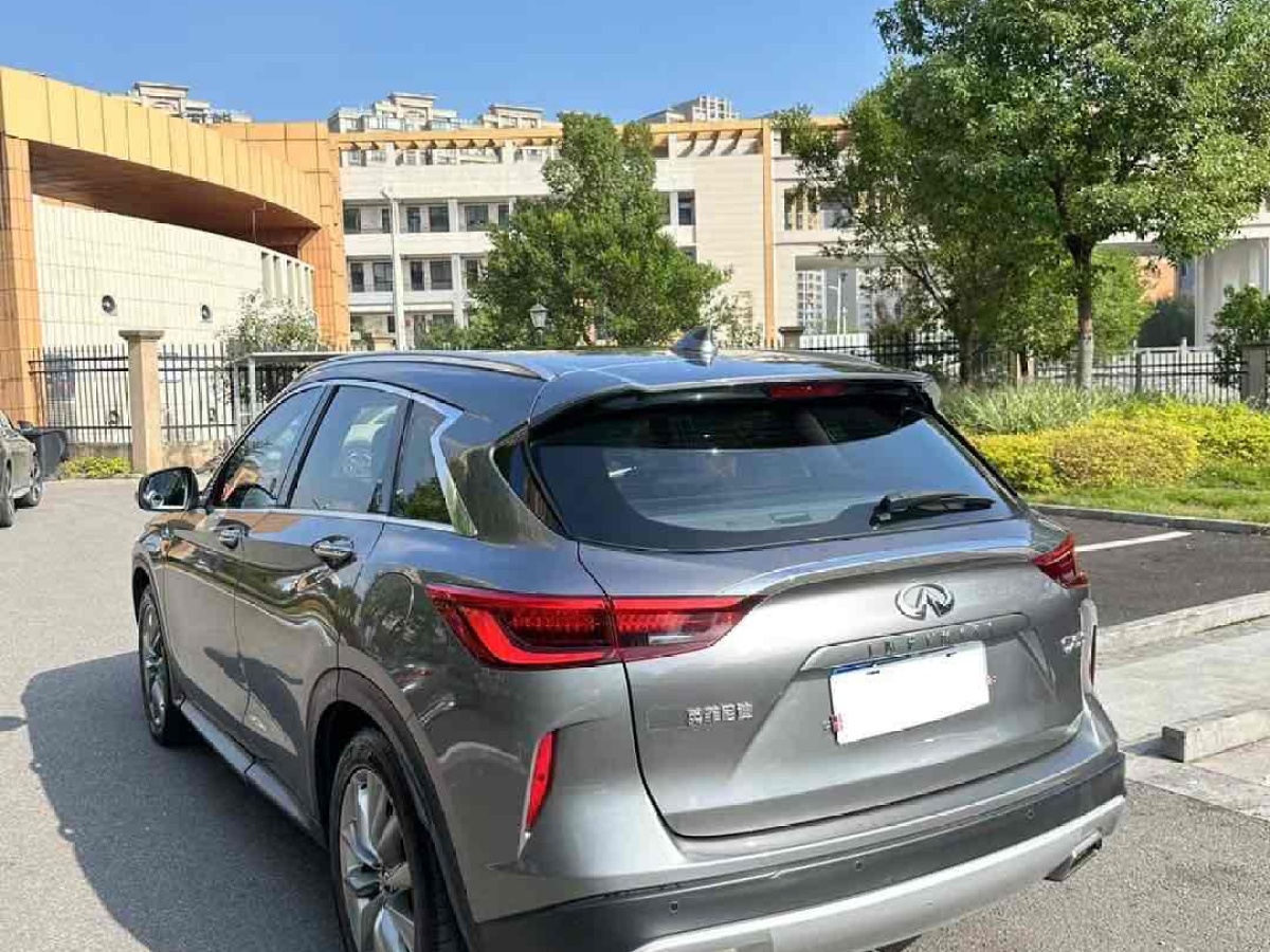 英菲尼迪 QX50  2020款 改款 2.0T 兩驅(qū)時尚版圖片