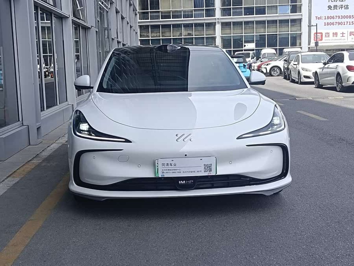 智己 智己L6  2024款 Max 標(biāo)準(zhǔn)版圖片