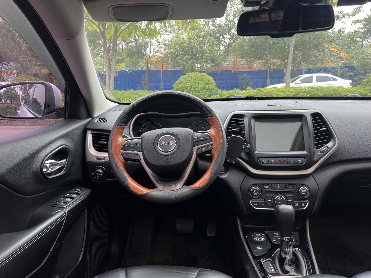 Jeep 自由光  2014款 2.4L 豪華版圖片