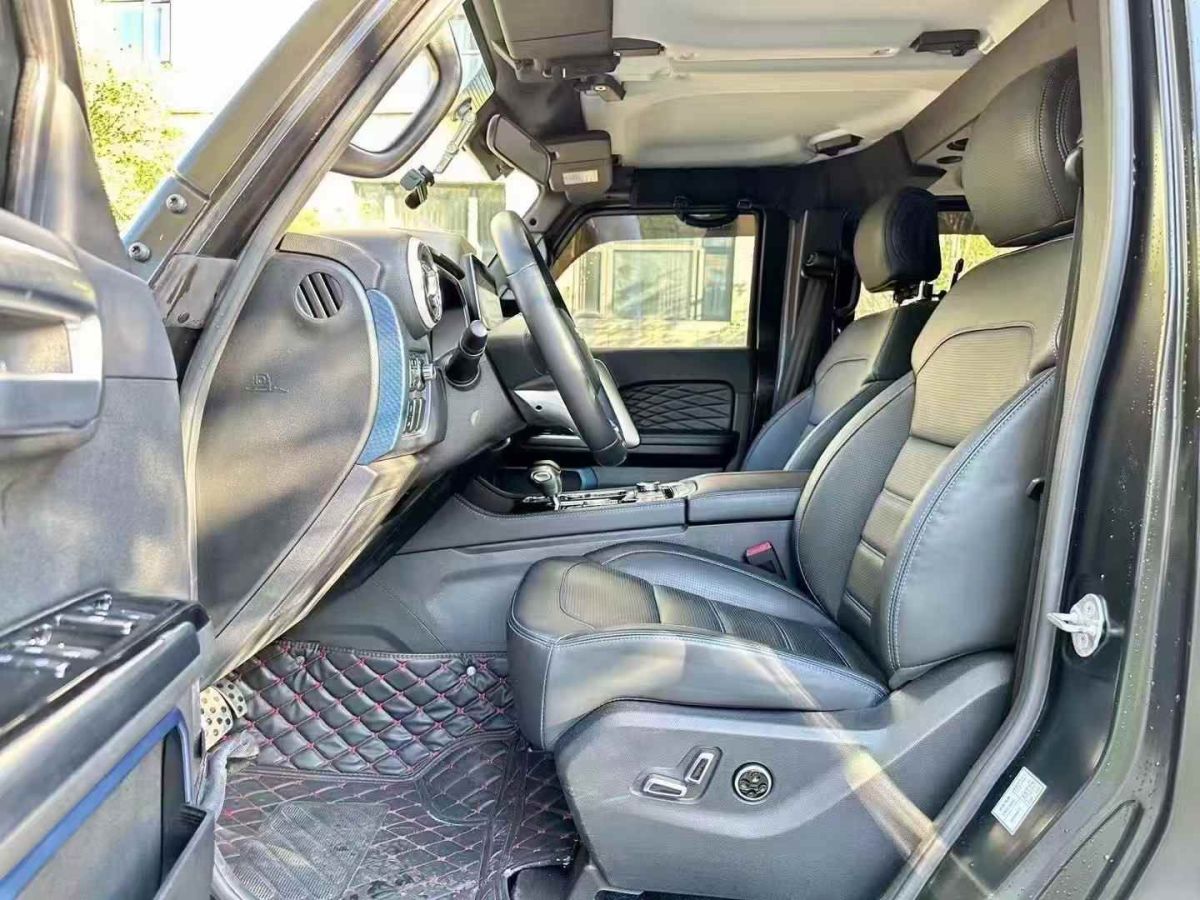 北京 BJ40  2021款 2.0D 自動四驅(qū)刀鋒英雄版?zhèn)b客型圖片