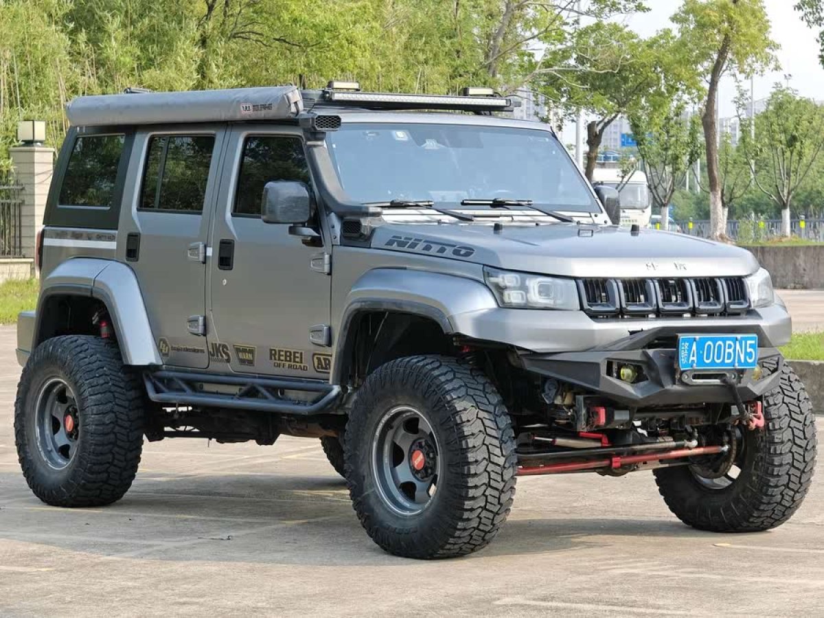 北京 BJ40  2021款 2.0T 自動四驅(qū)環(huán)塔冠軍版圖片