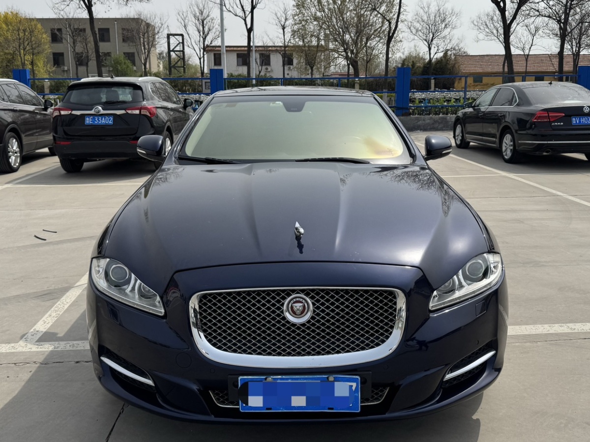 2013年2月捷豹 XJ  2012款 XJL 3.0 全景商務(wù)版