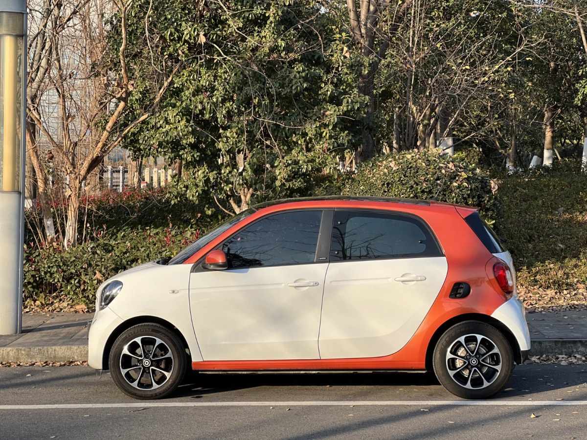 smart forfour  2016款 1.0L 52千瓦激情版圖片