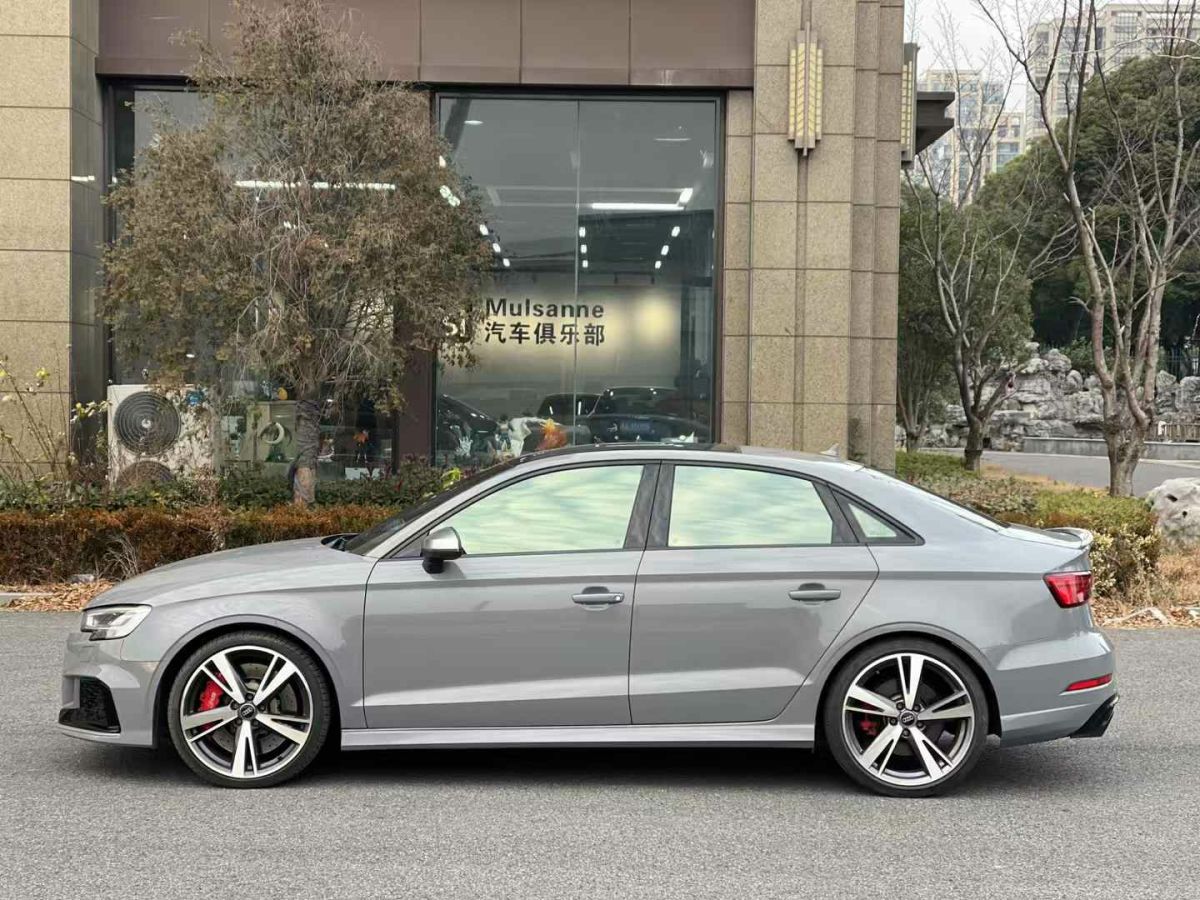 奧迪 奧迪RS 6  2018款 RS 6 4.0T Avant尊享運動限量版圖片