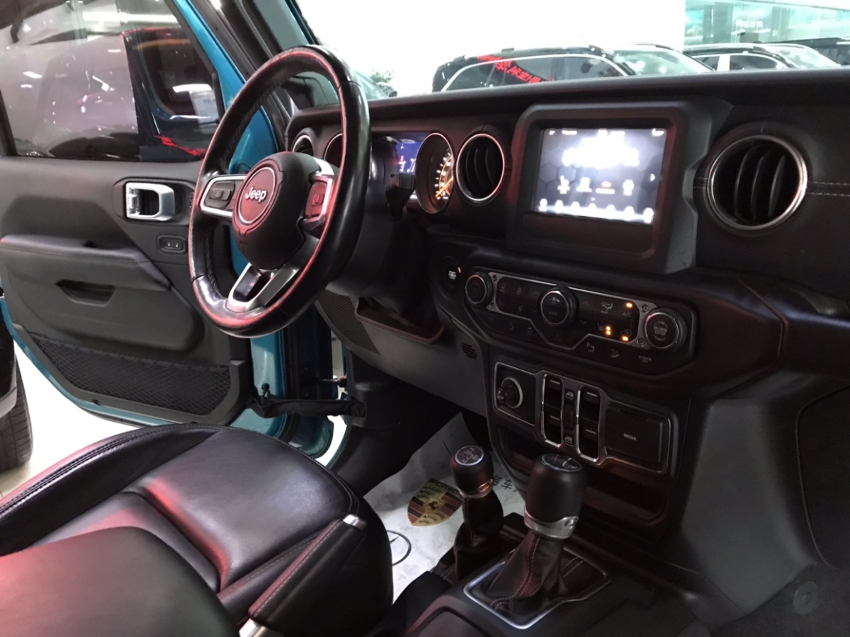 Jeep 牧马人  2019款  2.0T Sahara 四门版图片