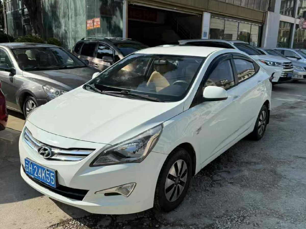 現(xiàn)代 瑞納  2014款 1.4L 手動頂級型TOP圖片