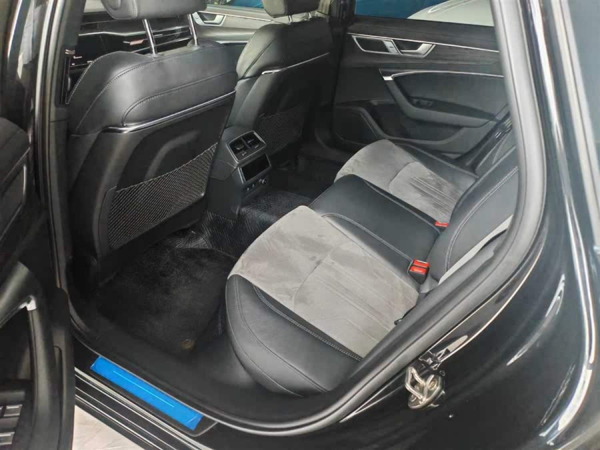 奧迪 奧迪A6L  2023款 改款 45 TFSI quattro 臻選動(dòng)感型圖片