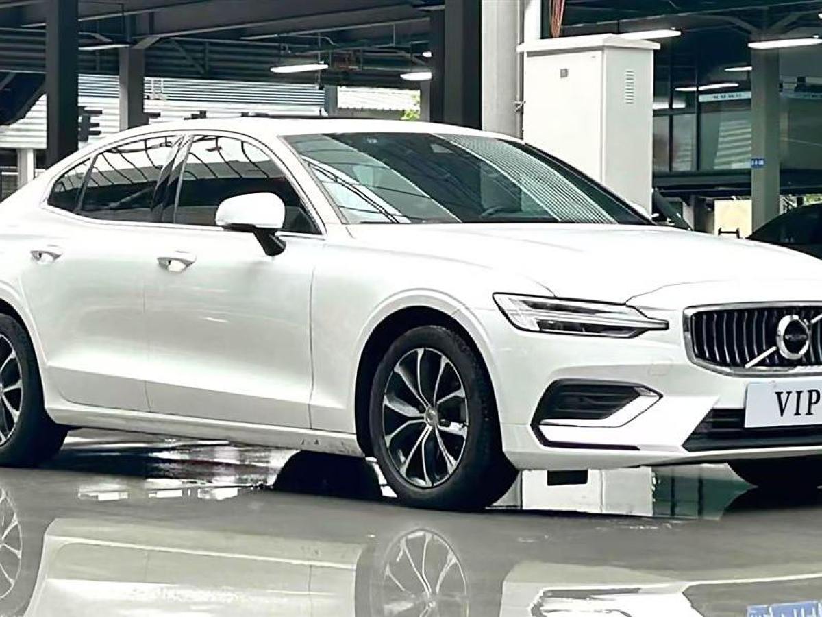 2020年4月沃爾沃 S60L  2020款 T4 智遠(yuǎn)運(yùn)動(dòng)版