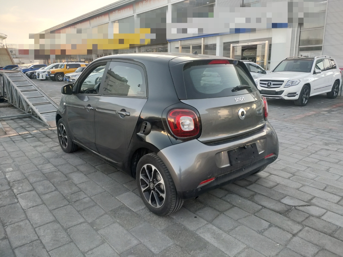 smart forfour  2016款 1.0L 52千瓦激情版圖片