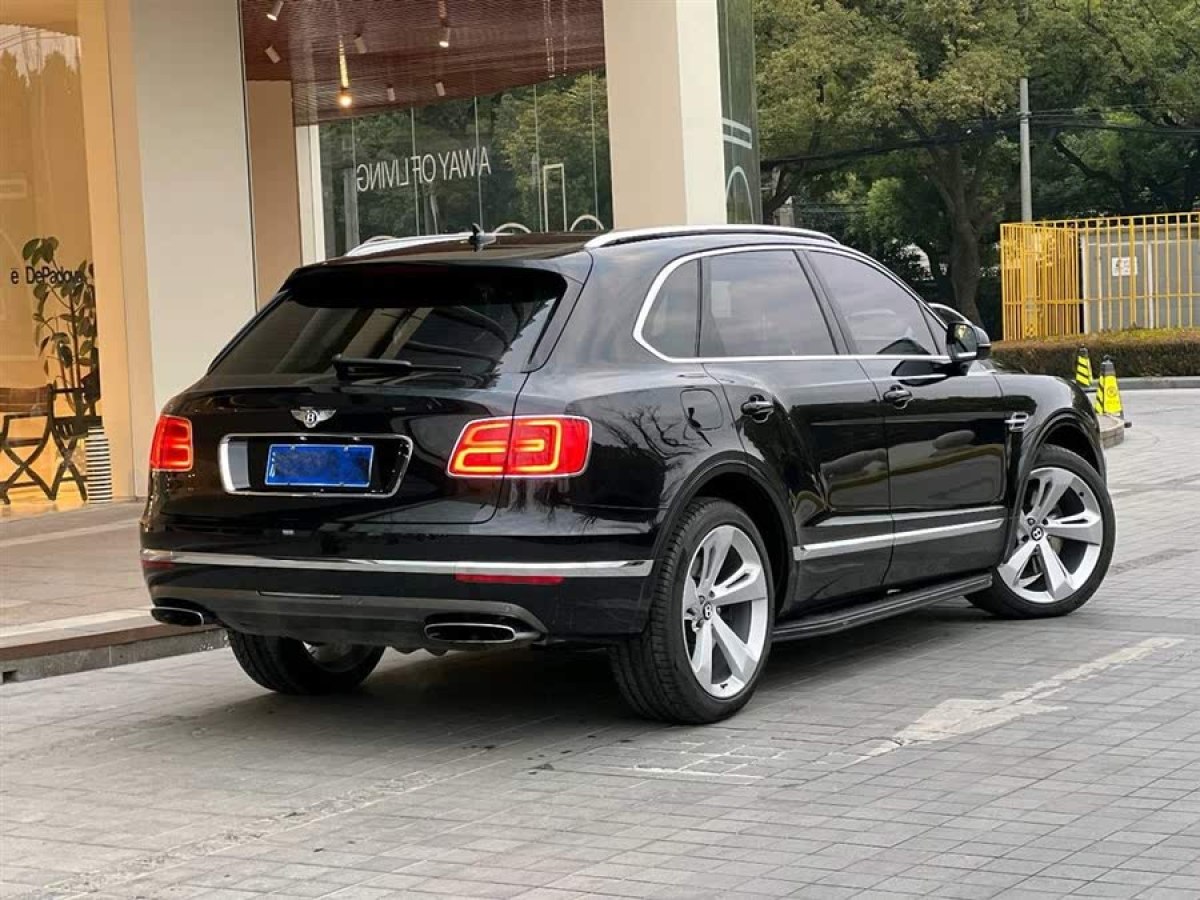 賓利 添越  2017款 6.0T 標(biāo)準(zhǔn)版圖片
