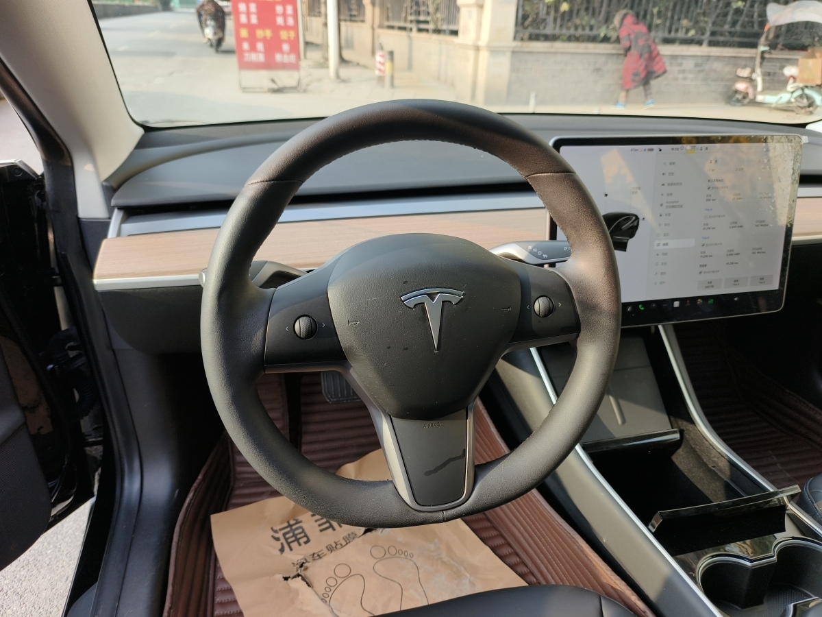 特斯拉 Model 3  2019款 標(biāo)準(zhǔn)續(xù)航后驅(qū)升級(jí)版圖片