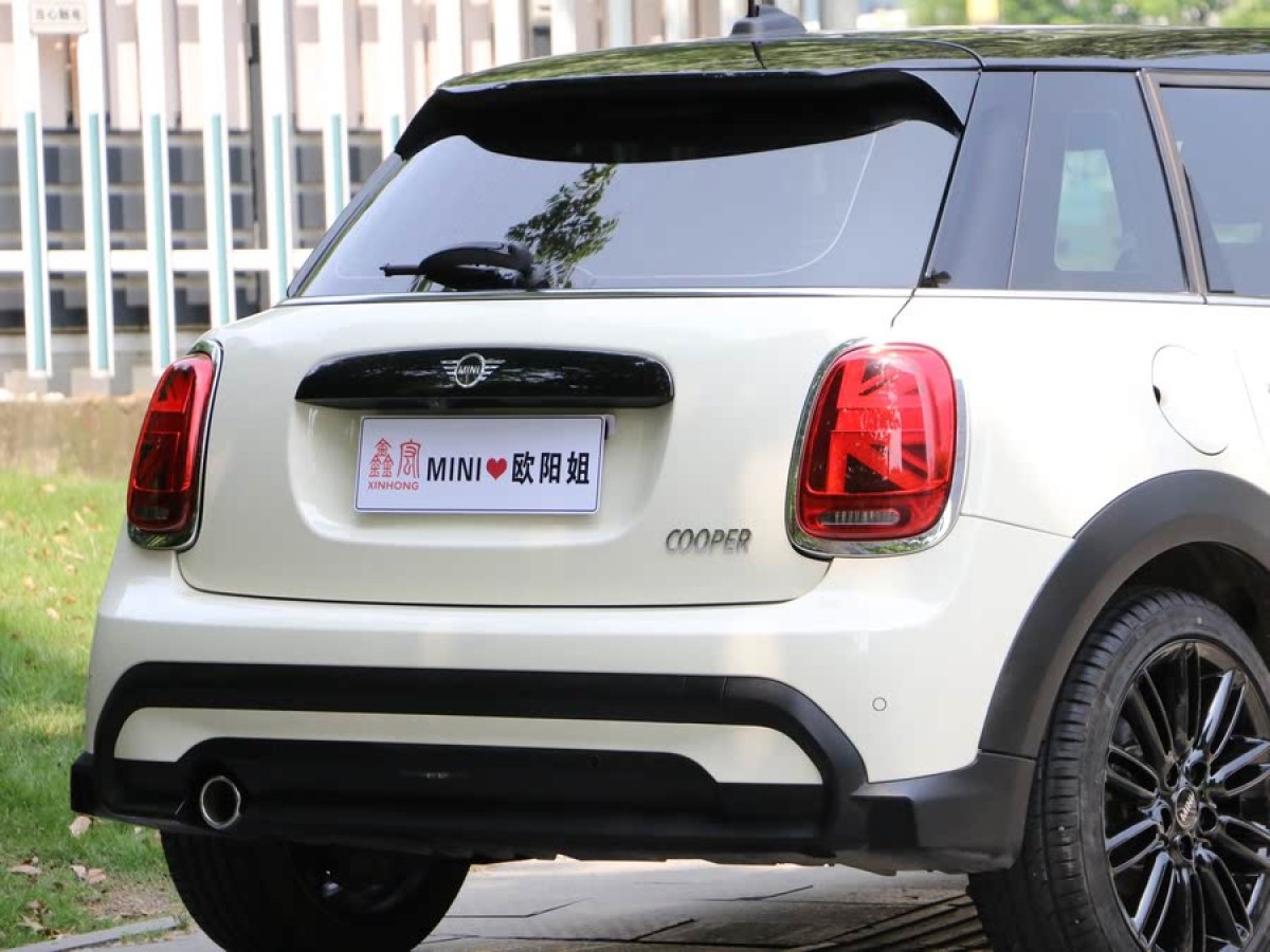 MINI MINI  2022款 改款 1.5T COOPER 經(jīng)典派 五門版圖片