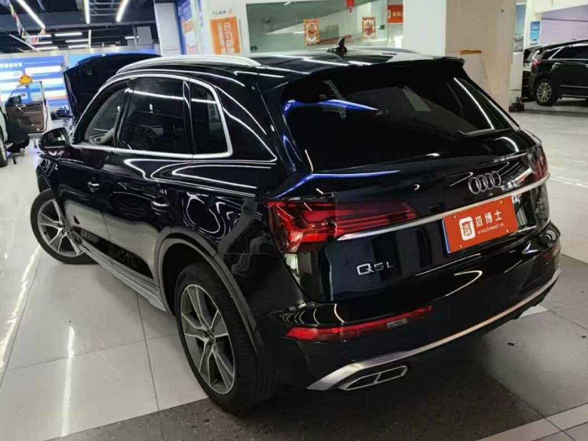 奧迪 奧迪Q5 e-tron  2022款 40 e-tron 星耀型 機(jī)甲套裝圖片