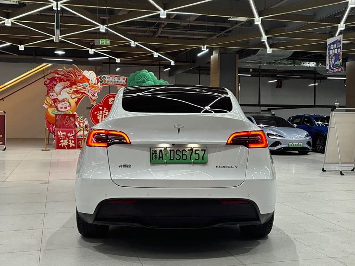 特斯拉 Model 3  2021款 改款 標(biāo)準(zhǔn)續(xù)航后驅(qū)升級版圖片