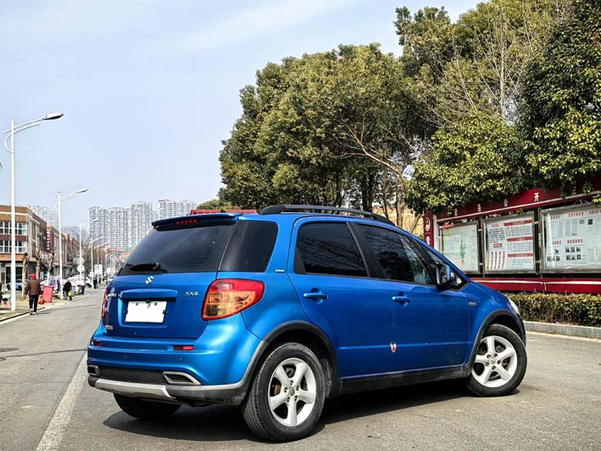 鈴木 天語(yǔ) SX4  2010款 兩廂 1.6L 手動(dòng)冠軍限量版圖片