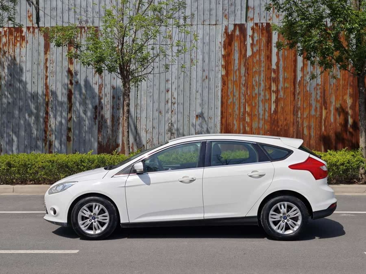 福特 ?？怂? 2012款 兩廂 1.6L 手動舒適型圖片