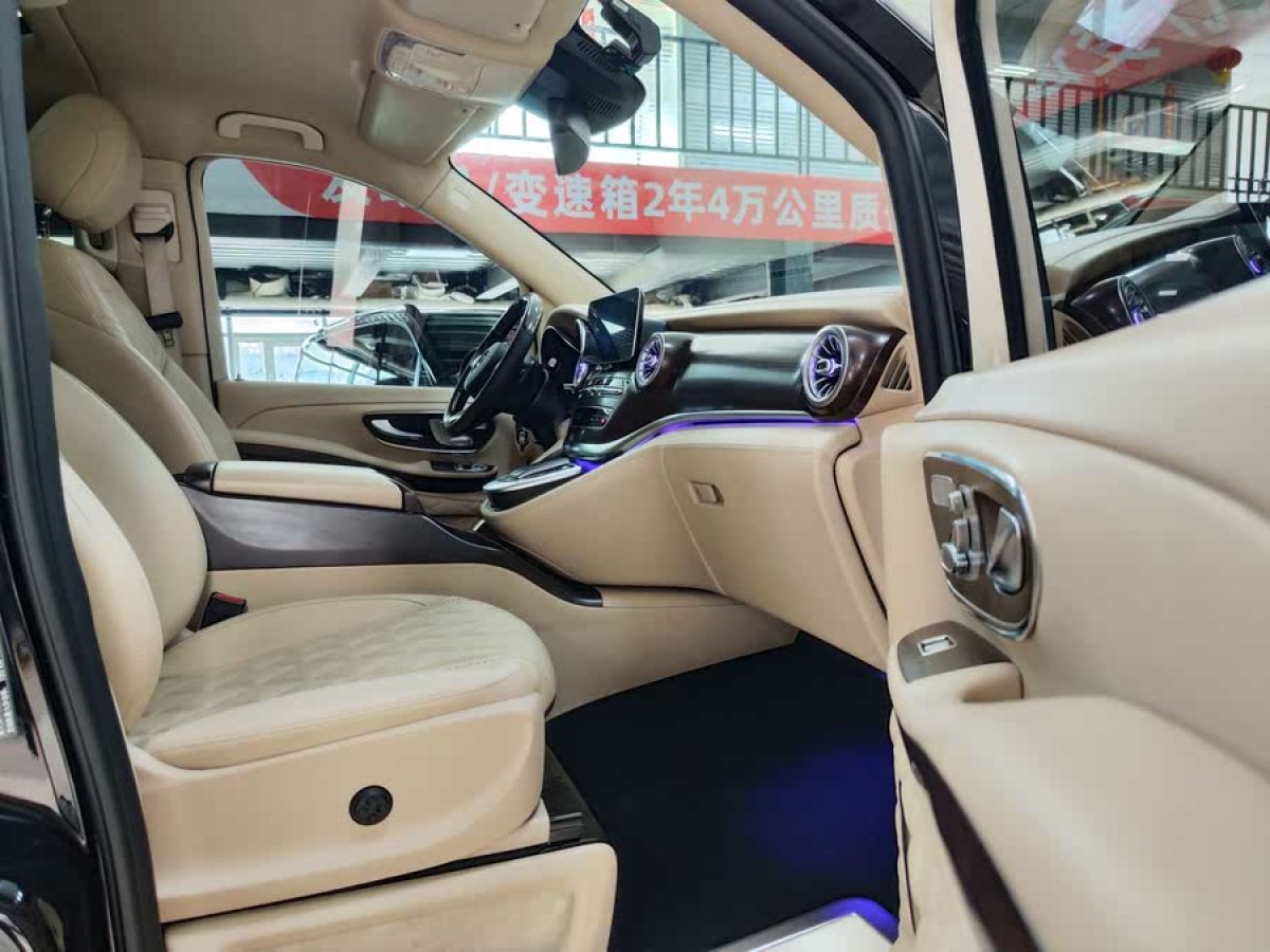 奔馳 V級  2021款 V 260 領(lǐng)航版圖片