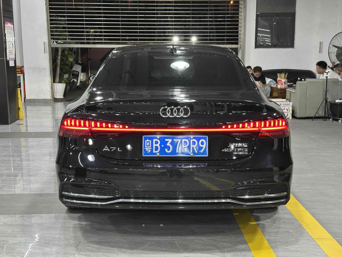 奧迪 奧迪A7L  2024款 45TFSI quattro S-line 見遠型 流晶套裝圖片