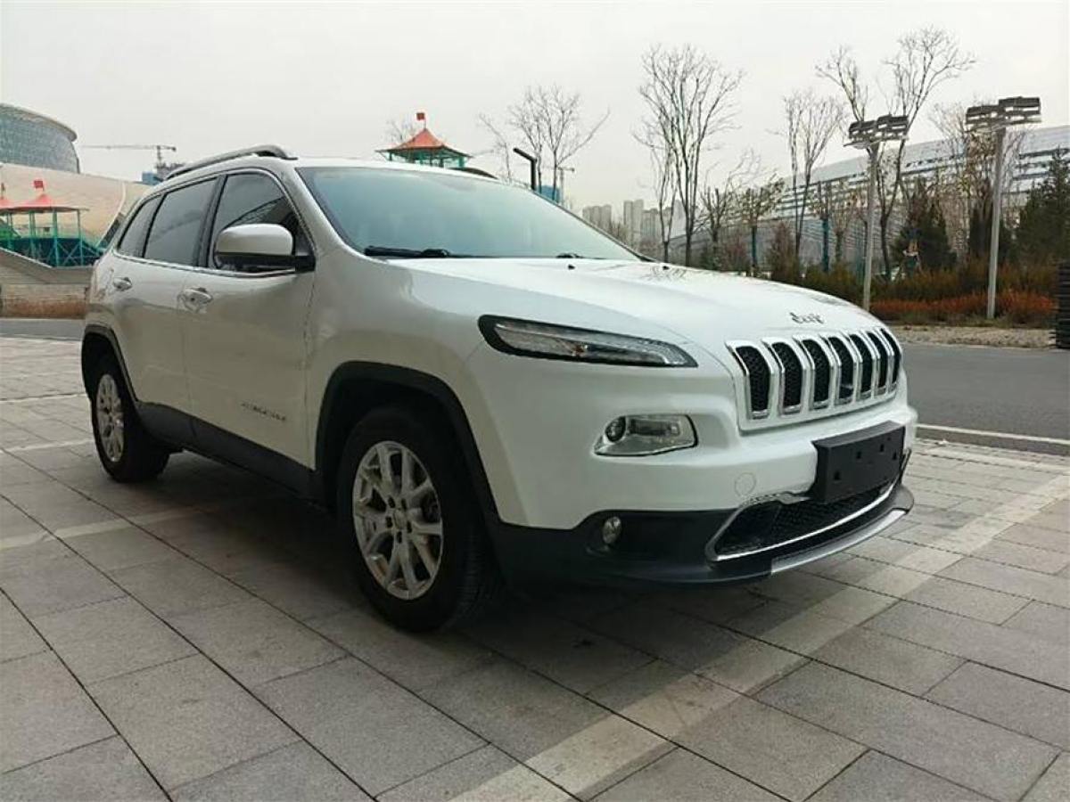 Jeep 自由光  2017款 2.4L 領(lǐng)先智能版圖片