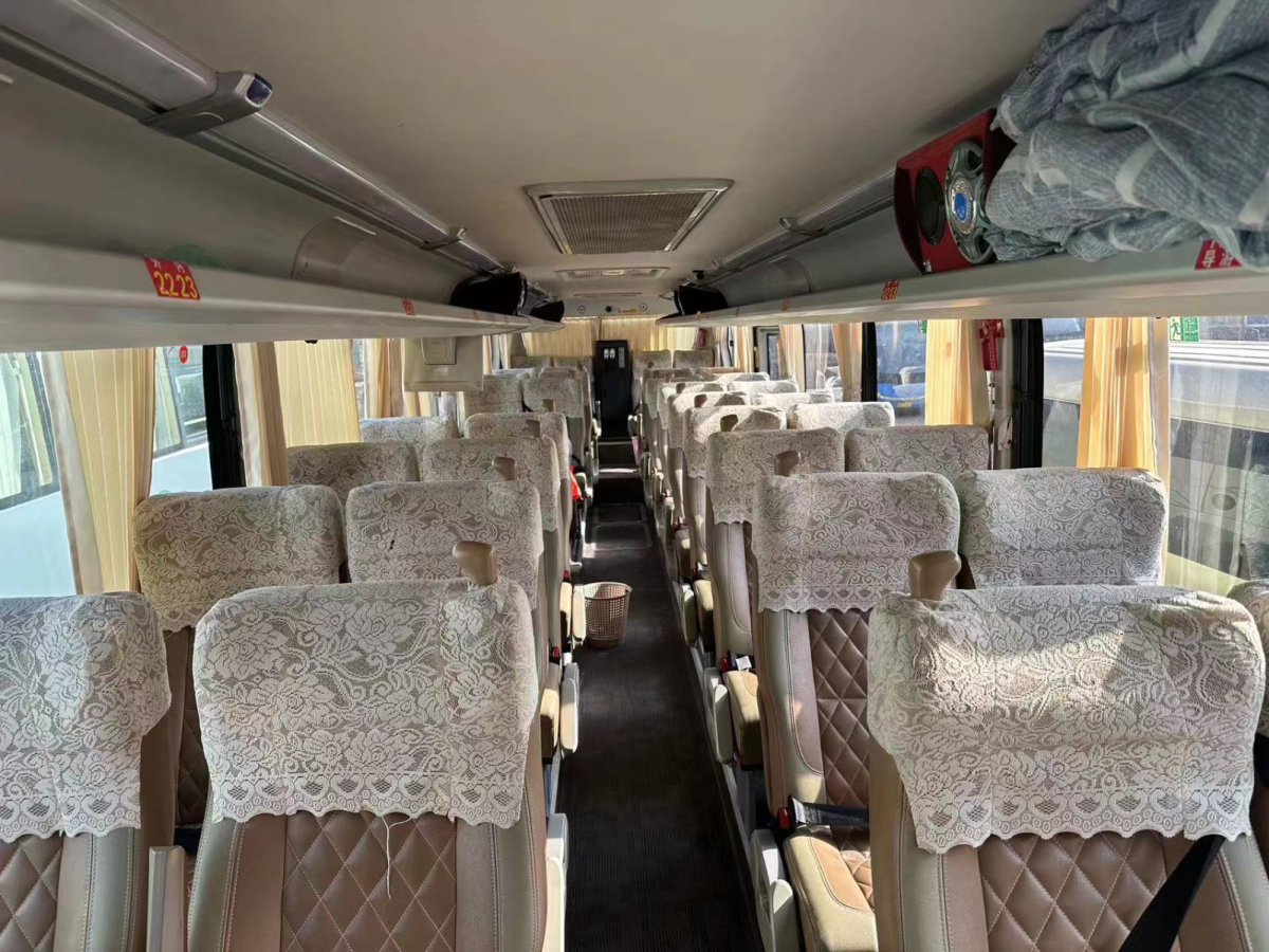 2019年4月法拉利 612 同款两台双档齐全国五39座半卧宇通6128旅游车