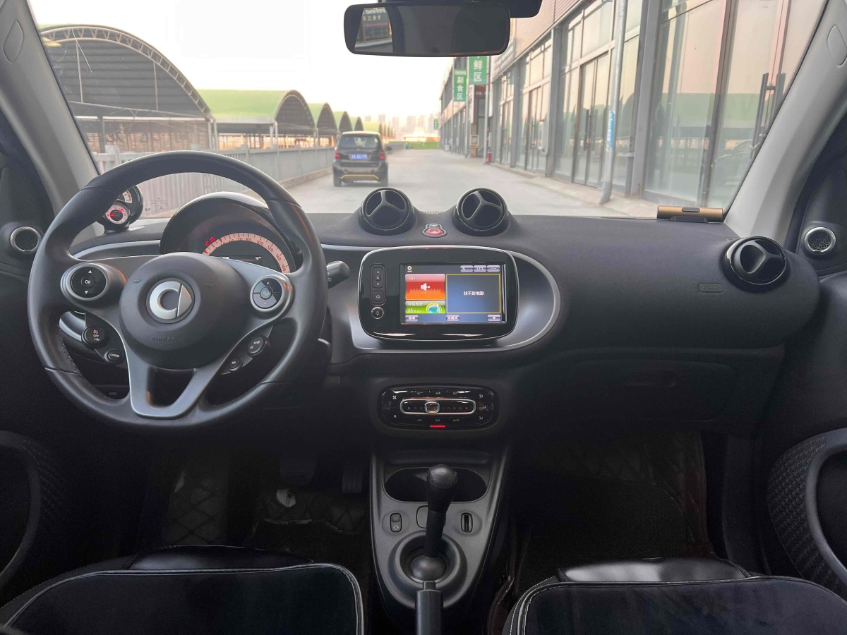 smart fortwo  2017款 1.0L 52千瓦硬頂摯愛(ài)特別版圖片