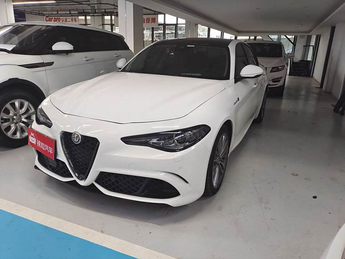 2019年9月阿爾法·羅密歐 Giulia  2018款 2.0T 280HP 豪華運動版 碳纖維限量版