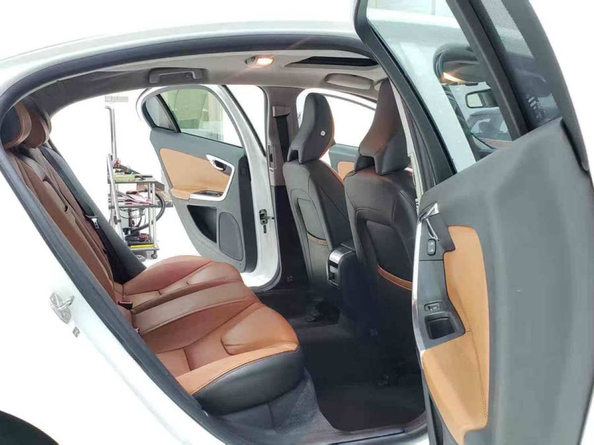 沃爾沃 S60  2016款 L 2.0T T4 智遠版圖片