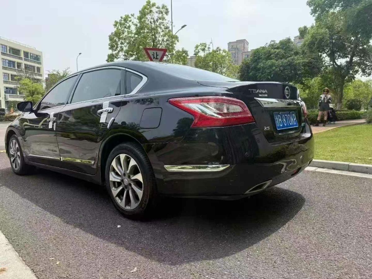 日產(chǎn) 天籟  2015款 2.0L XE-Sporty歐冠運(yùn)動(dòng)版圖片