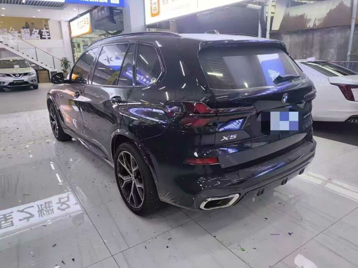 寶馬 寶馬X5  2024款 xDrive 40Li 尊享型黑焰限量版圖片