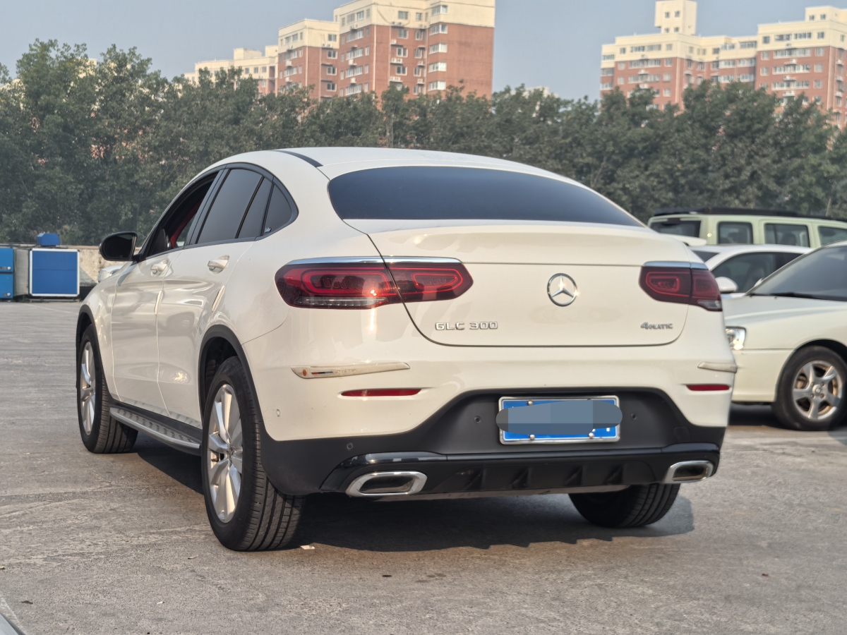 2021年7月奔馳 奔馳GLC  2021款 GLC 260 4MATIC 轎跑SUV