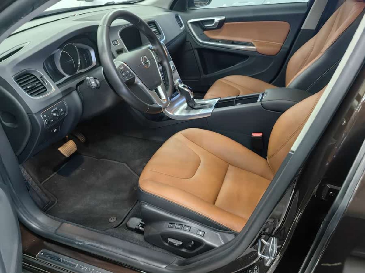 沃爾沃 S60  1448款 2.0T T5智尊版圖片
