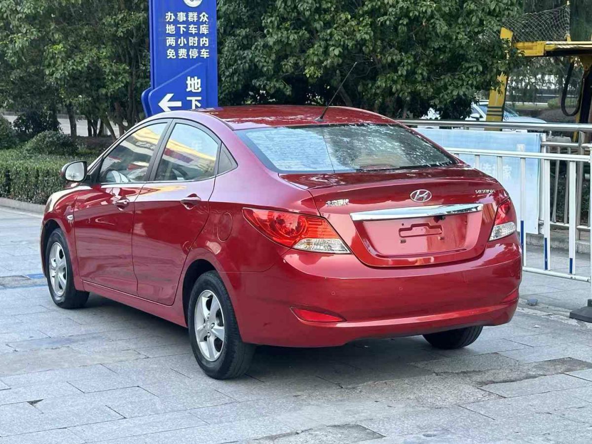 現(xiàn)代 瑞納  2013款 三廂 1.4L 自動標準型GL圖片