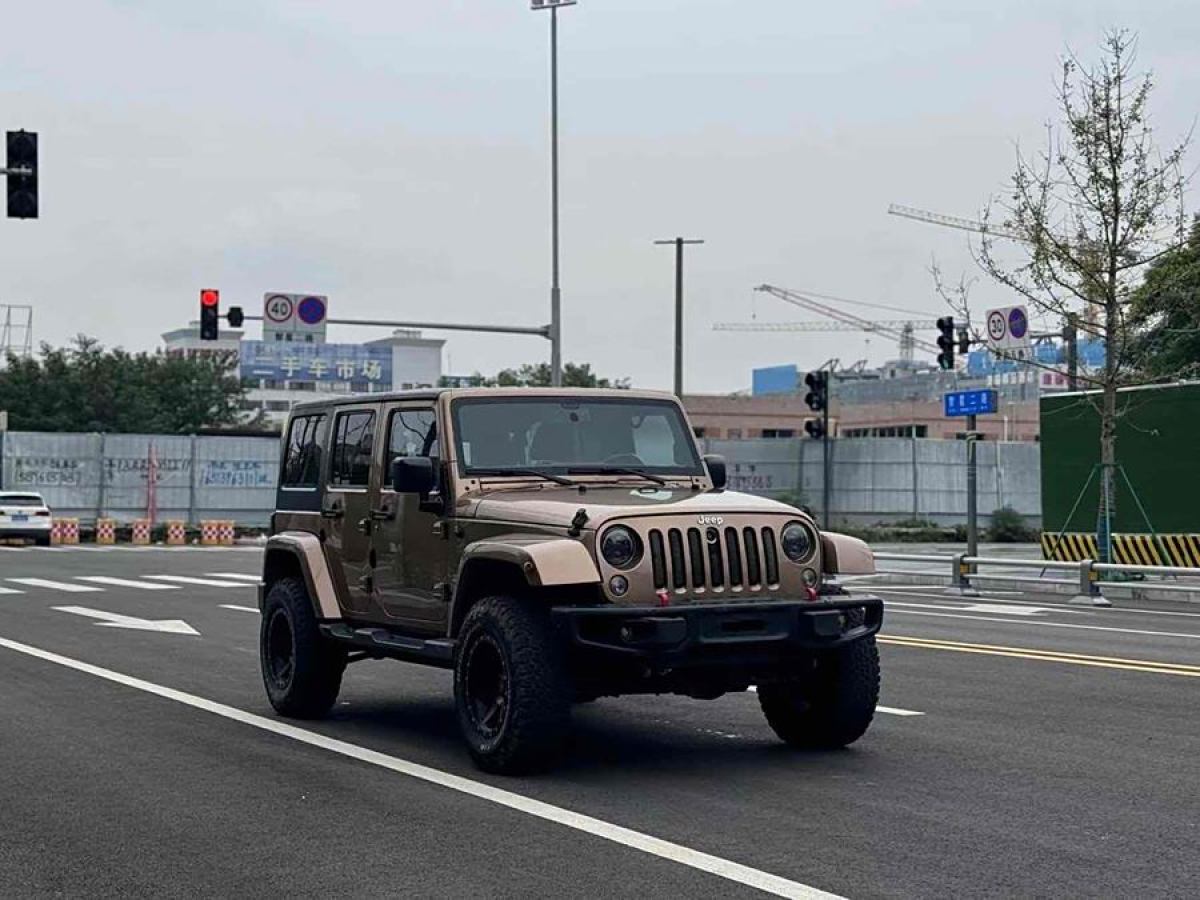 Jeep 牧馬人  2015款 3.0L Sahara 四門舒享版圖片