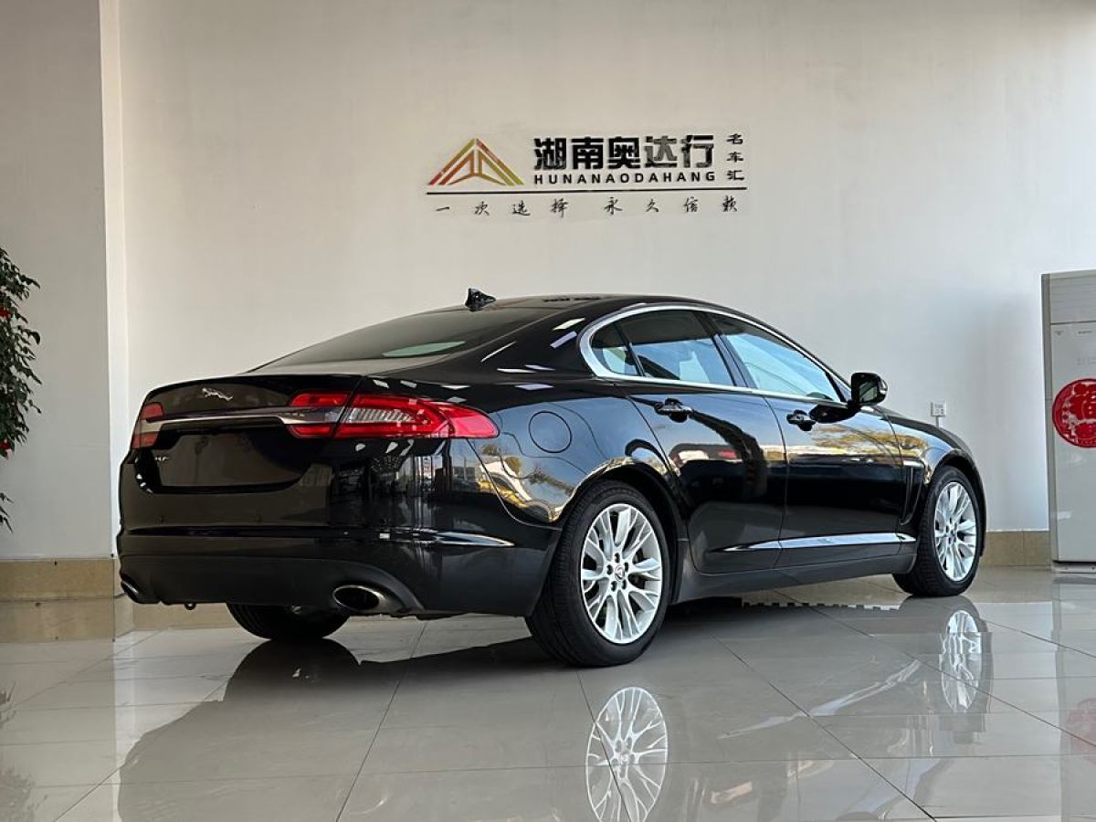 捷豹 XF  2013款 XF 2.0T 豪華版圖片