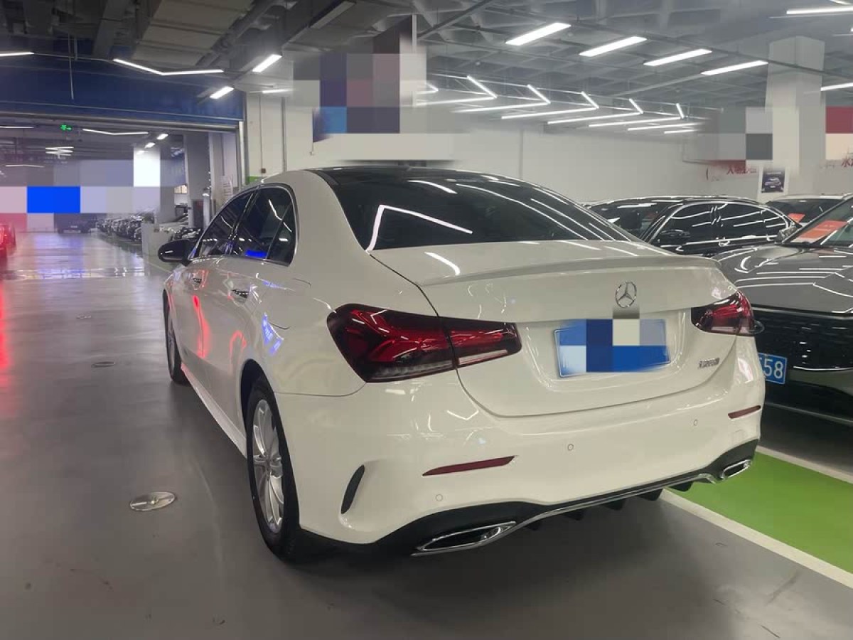 奔馳 奔馳A級(jí)  2019款  改款 A 200 L 運(yùn)動(dòng)轎車圖片