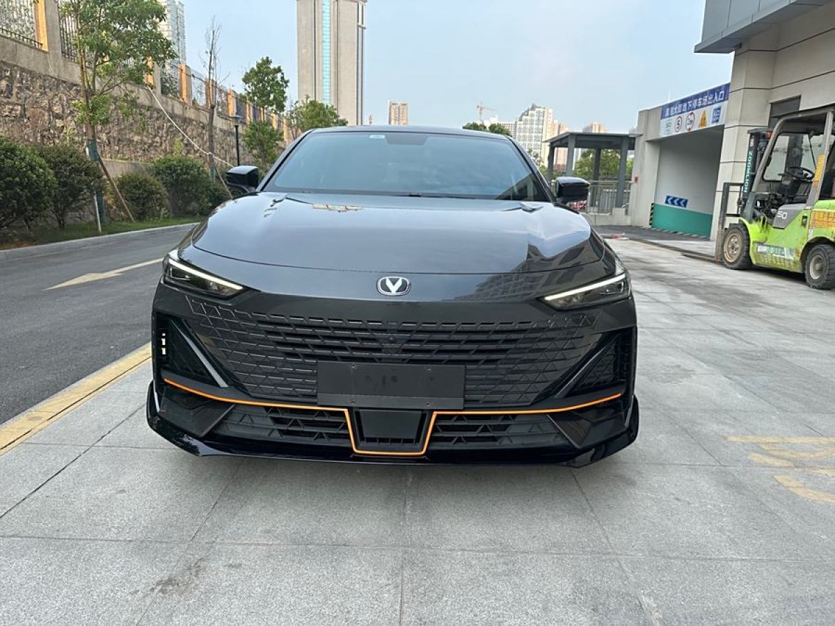 長(zhǎng)安 長(zhǎng)安UNI-V  2022款 1.5T 運(yùn)動(dòng)版圖片