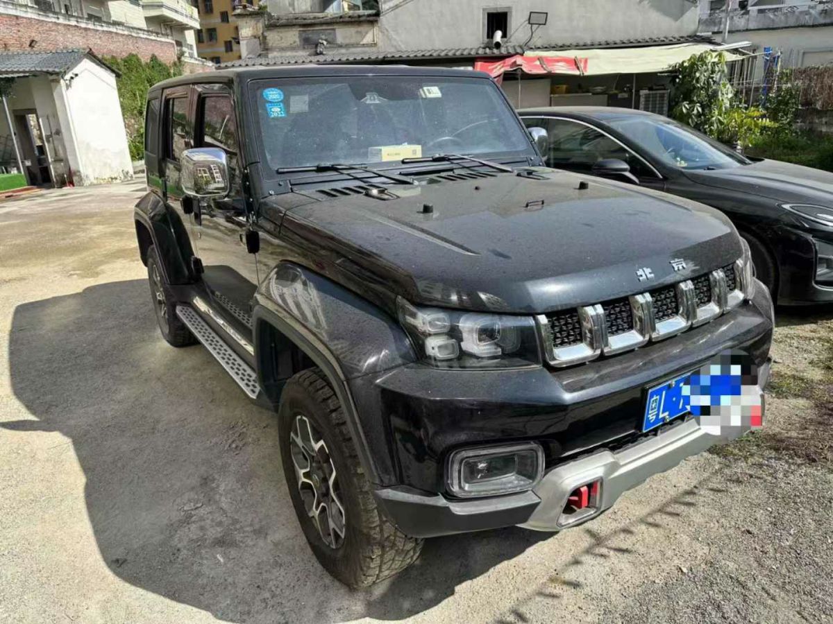 北京 BJ40  2020款 2.0T 自動四驅(qū)城市獵人版?zhèn)b客型圖片