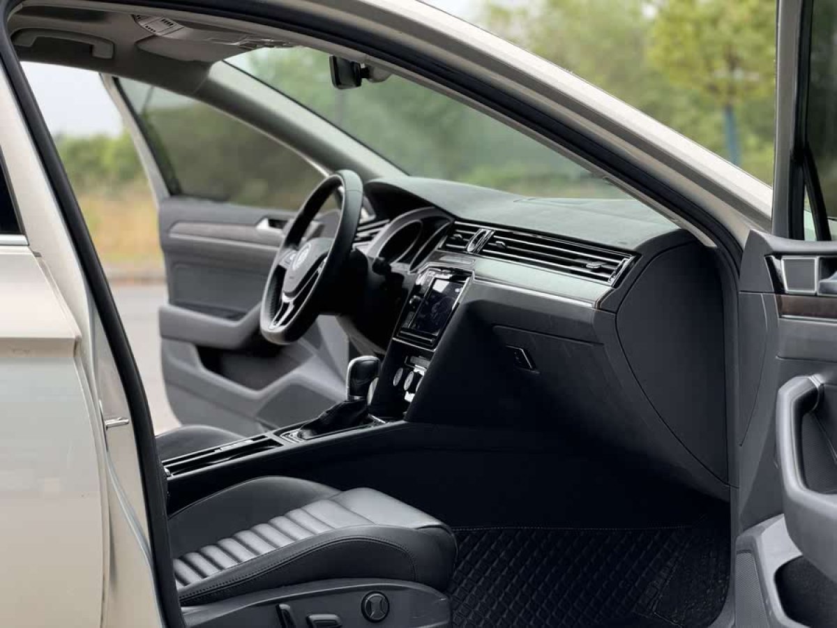 大眾 邁騰  2019款  330TSI DSG 豪華型 國(guó)VI圖片