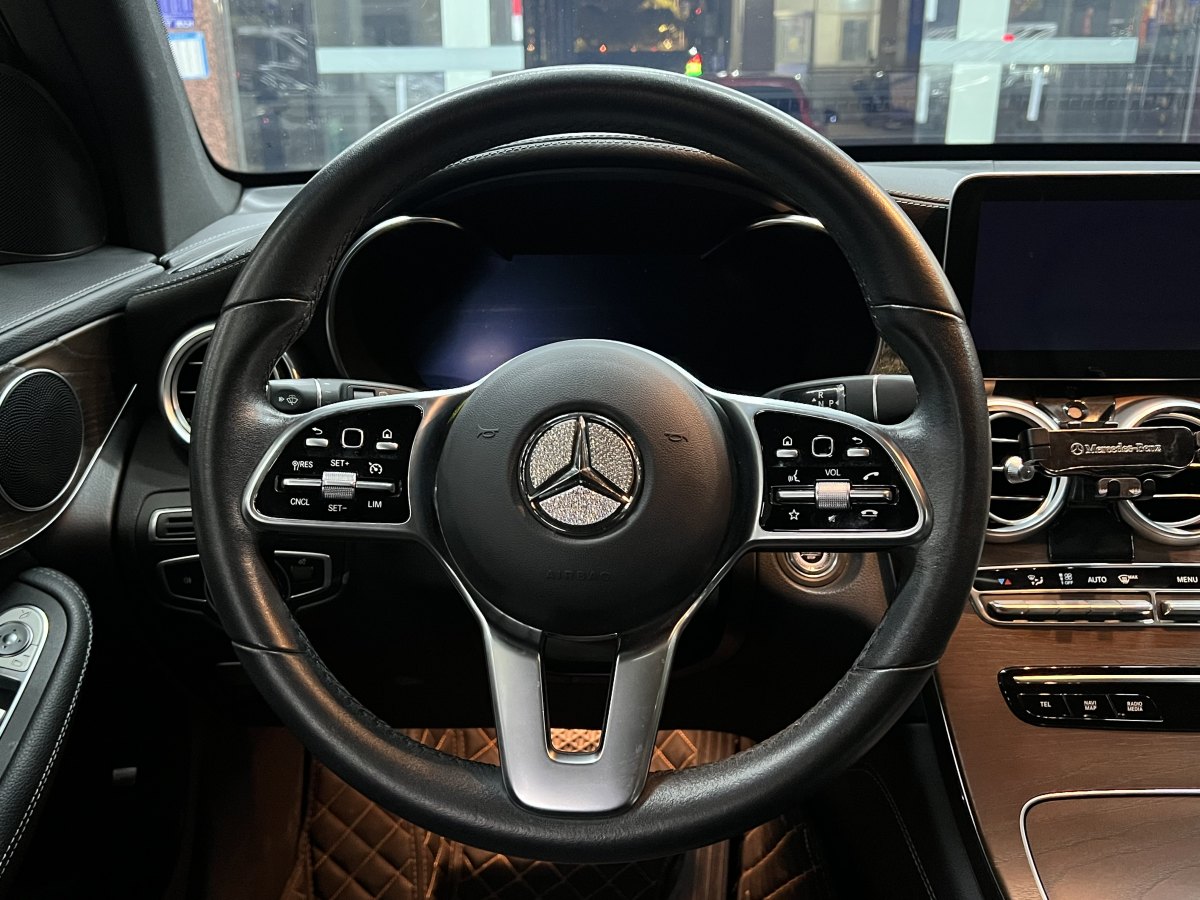 奔馳 奔馳GLC  2018款 改款 GLC 300 4MATIC 動(dòng)感型圖片