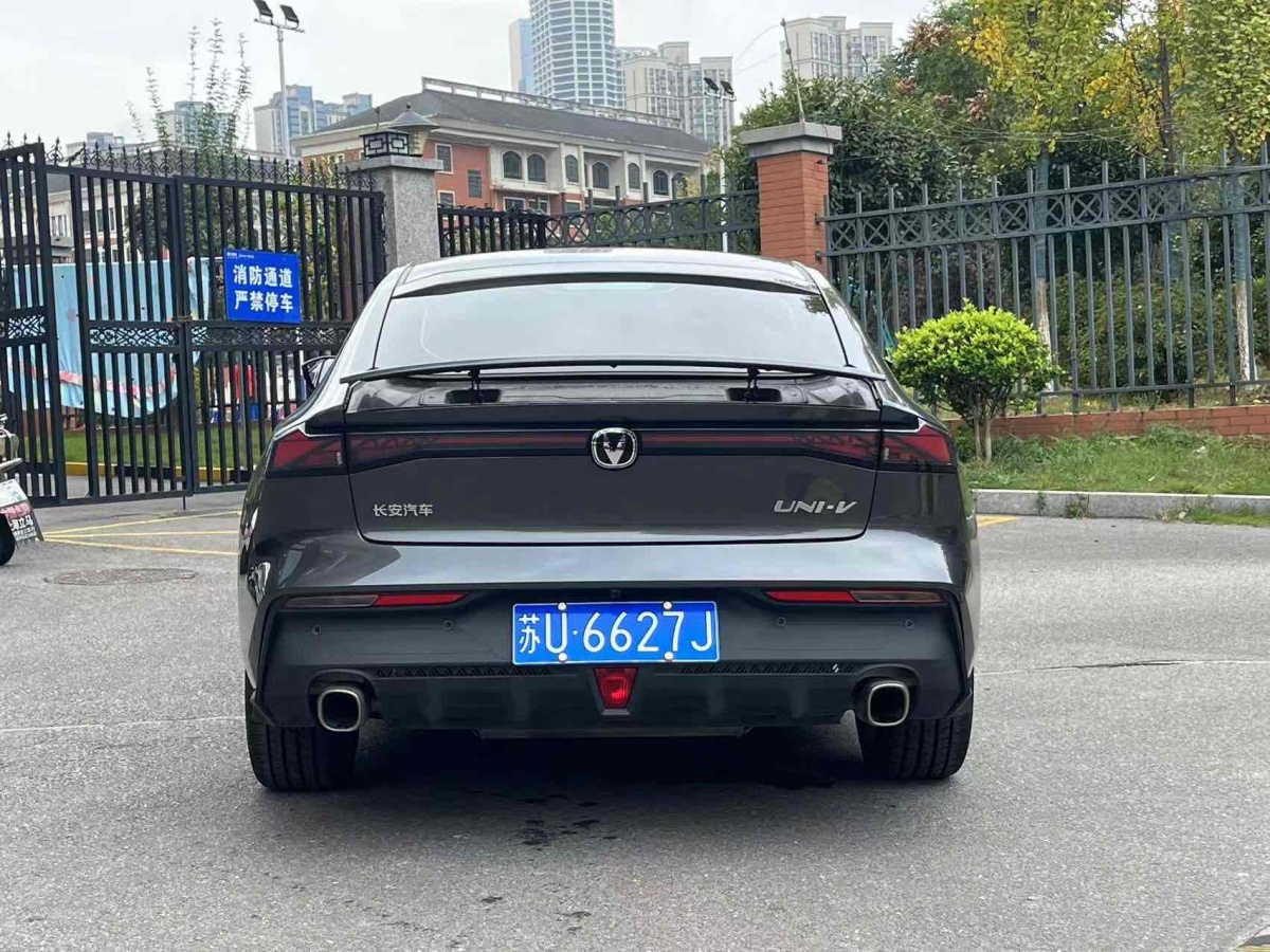 2023年2月長(zhǎng)安 長(zhǎng)安UNI-V  2022款 1.5T 尊貴型