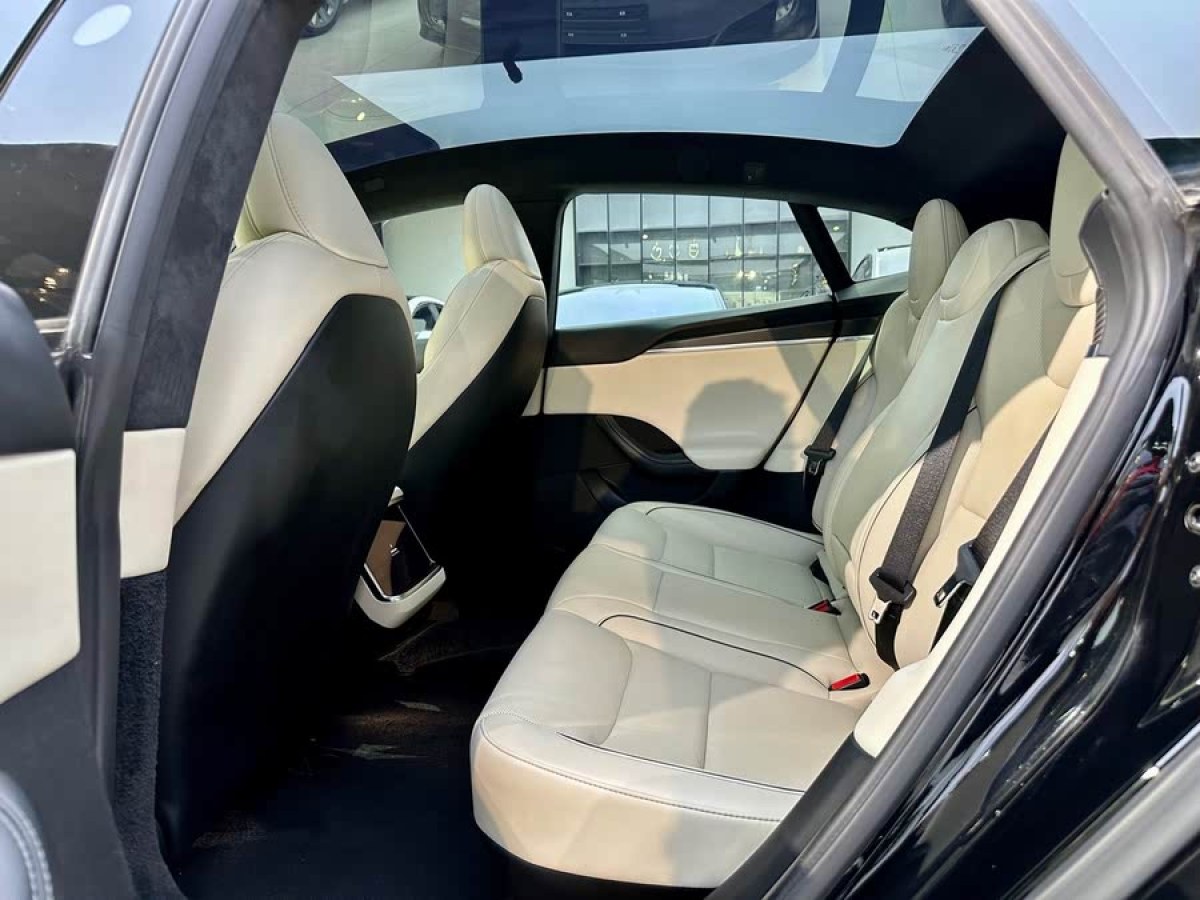 特斯拉 Model S  2023款 三電機(jī)全輪驅(qū)動(dòng) Plaid版圖片