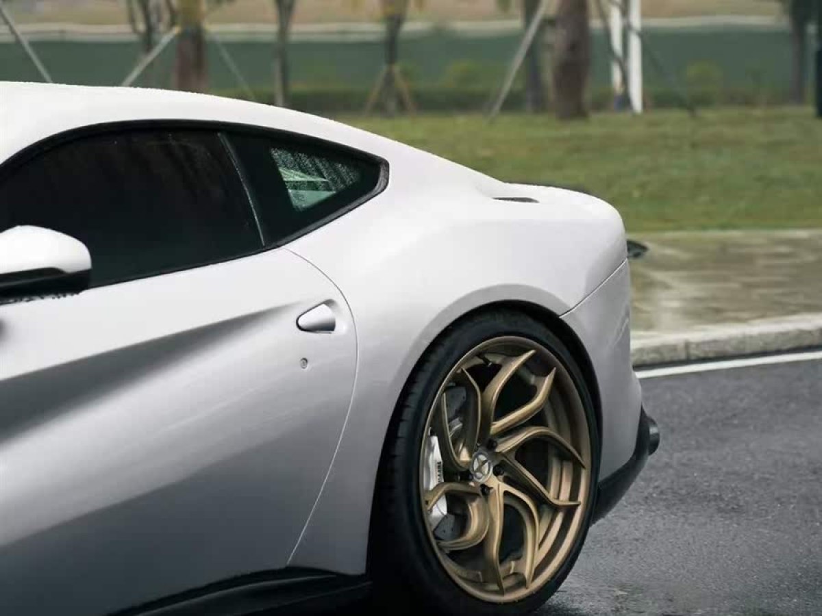 法拉利 F12berlinetta  2013款 6.3L 標(biāo)準(zhǔn)型圖片