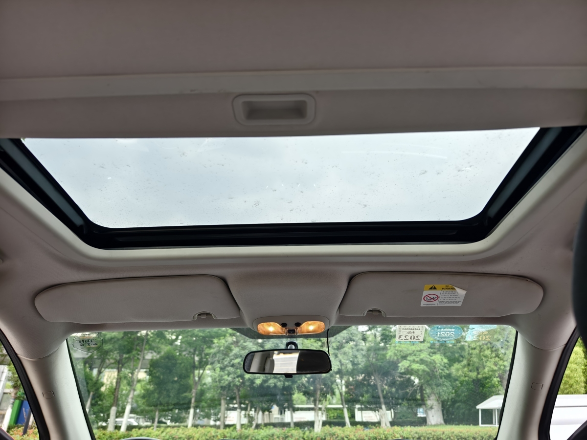 Jeep 指南者  2015款 2.0L 兩驅(qū)運動版圖片