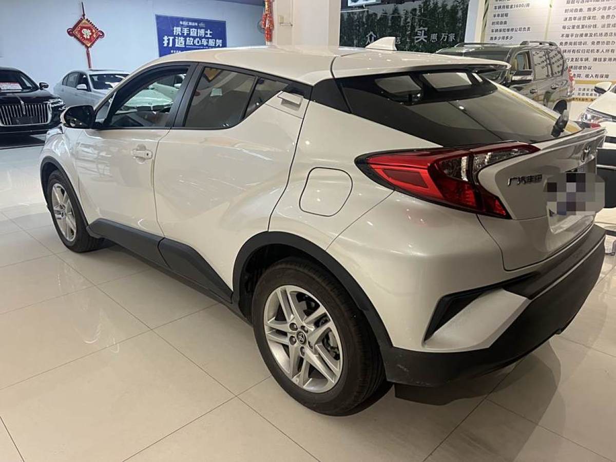 豐田 C-HR  2022款 2.0L 領(lǐng)先版圖片