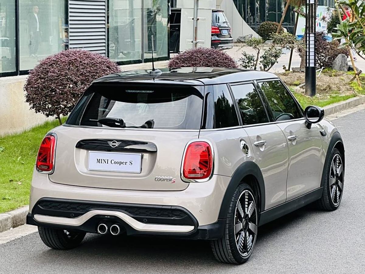 MINI MINI  2022款 2.0T COOPER S 藝術(shù)家 五門(mén)版圖片