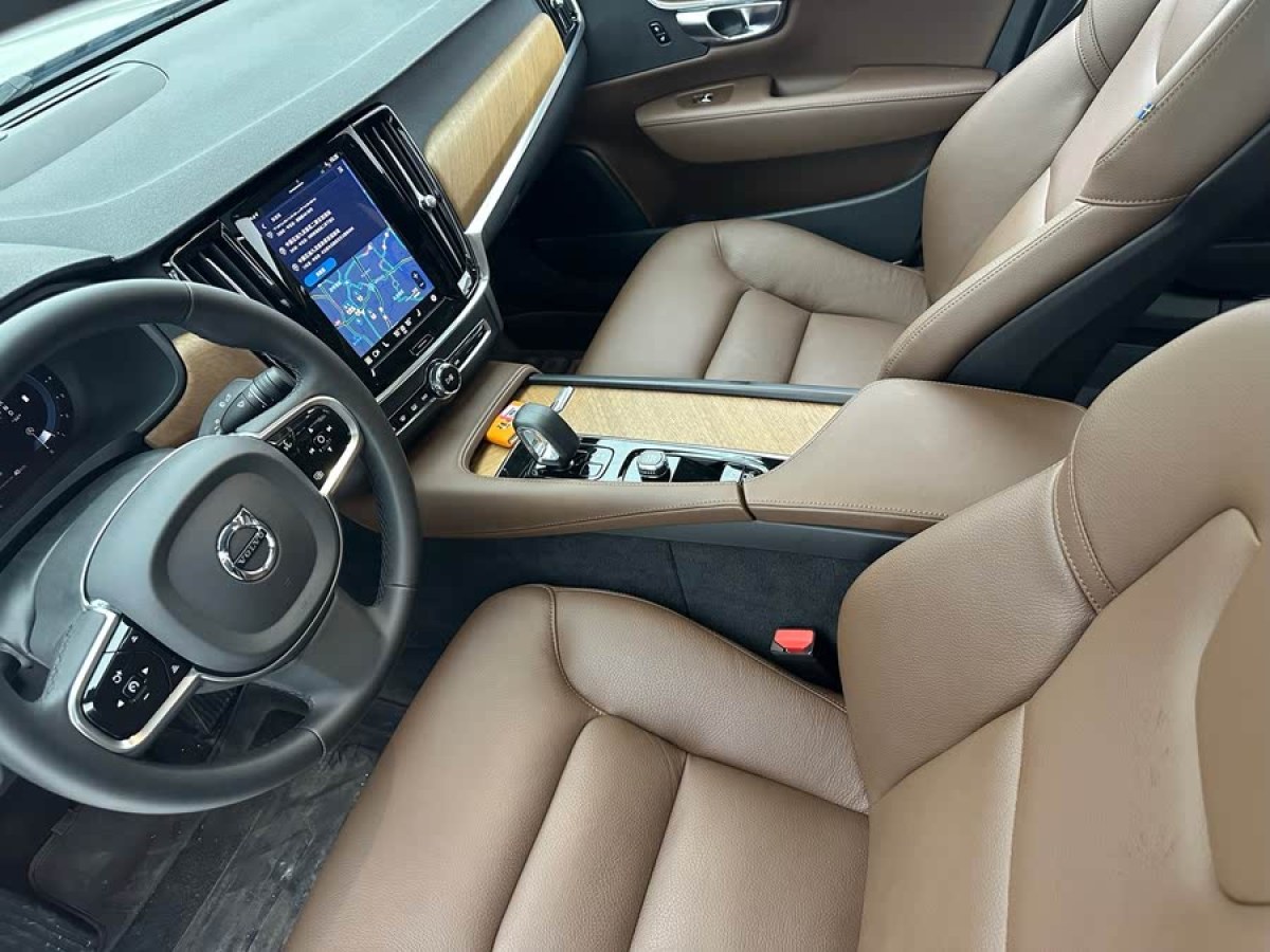 沃爾沃 S90  2024款 B5 智逸豪華版圖片
