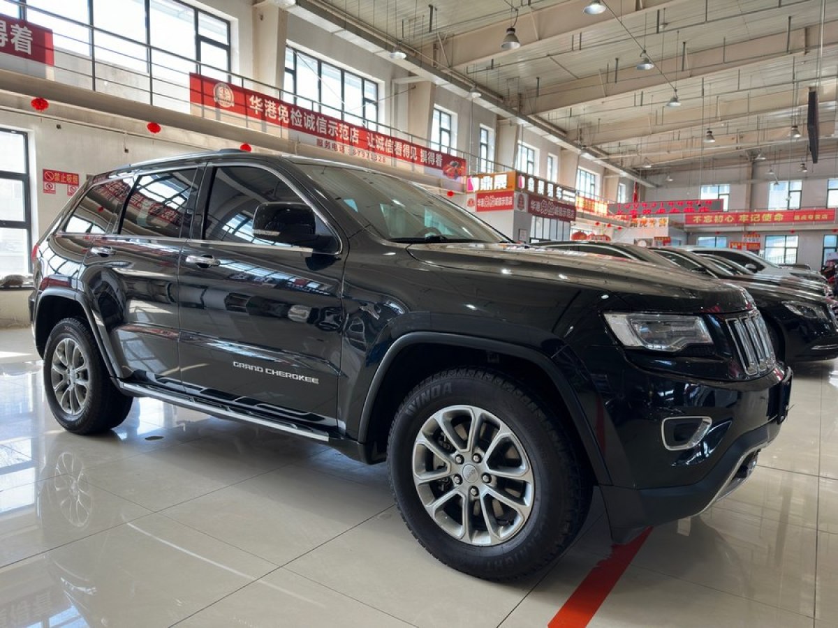 Jeep 大切諾基  2016款 3.0L 舒享導(dǎo)航版圖片