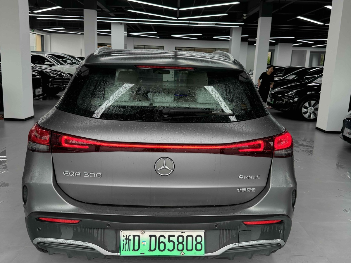 奔馳 奔馳EQA  2022款 EQA 300 4MATIC 首發(fā)特別版圖片