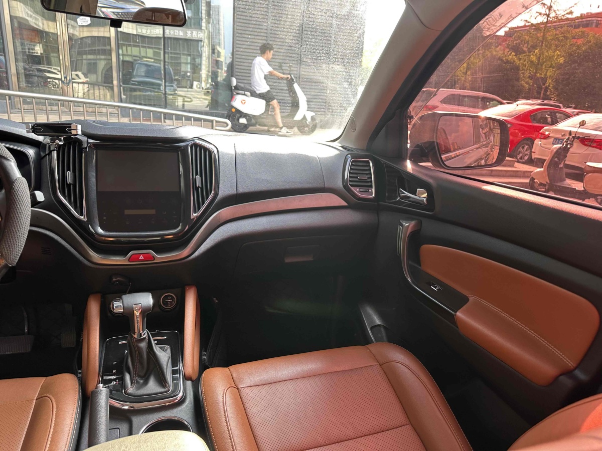 长安欧尚 CX70  2017款 改款 CX70T 1.5T 自动豪擎版图片